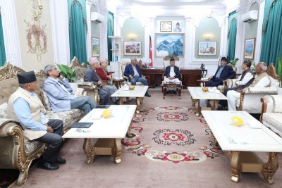 संसदको गतिरोध अन्त्यका लागि प्रमुख दलका शीर्ष नेतासँग प्रधानमन्त्री ओलीको छलफल जारी